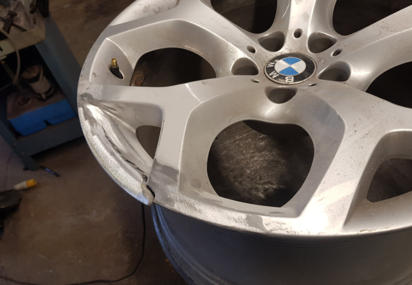 How to Choose the Right Service for Your Alloy Wheel Repair